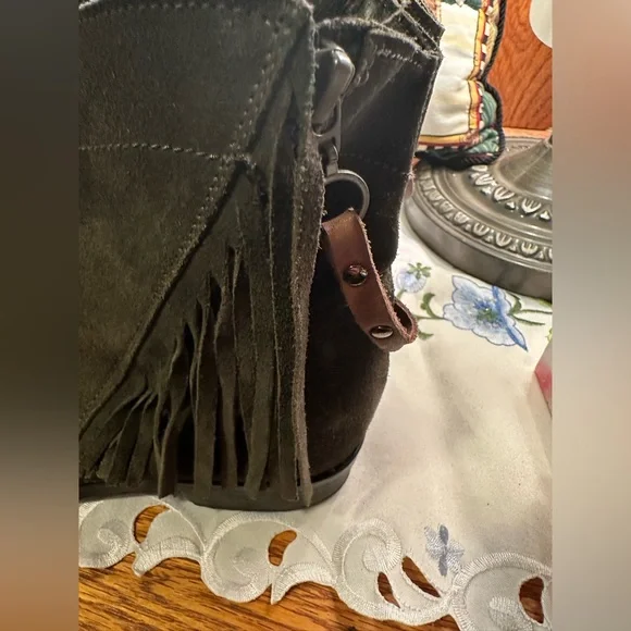 Suede Vera Gomma ankle boots with side zippers and frills - Picture 3 of 10